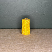 Load image into Gallery viewer, 100% Local Beeswax Candles | Made by Quartz and Company