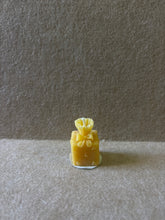 Load image into Gallery viewer, 100% Local Beeswax Candles | Made by Quartz and Company