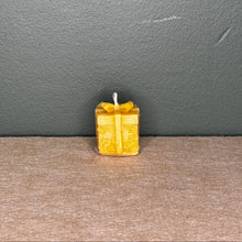 Load image into Gallery viewer, 100% Local Beeswax Candles | Made by Quartz and Company