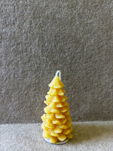 Load image into Gallery viewer, 100% Local Beeswax Candles | Made by Quartz and Company