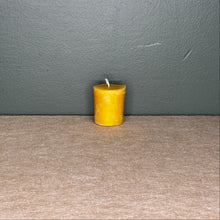 Load image into Gallery viewer, 100% Local Beeswax Candles | Made by Quartz and Company
