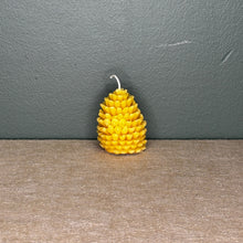 Load image into Gallery viewer, 100% Local Beeswax Candles | Made by Quartz and Company
