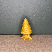 Load image into Gallery viewer, 100% Local Beeswax Candles | Made by Quartz and Company
