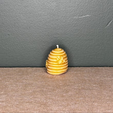 Load image into Gallery viewer, 100% Local Beeswax Candles | Made by Quartz and Company
