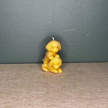 Load image into Gallery viewer, 100% Local Beeswax Candles | Made by Quartz and Company
