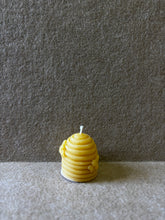 Load image into Gallery viewer, 100% Local Beeswax Candles | Made by Quartz and Company
