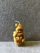 Load image into Gallery viewer, 100% Local Beeswax Candles | Made by Quartz and Company
