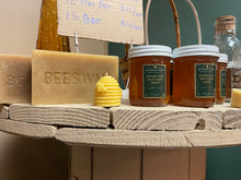 Load image into Gallery viewer, 100% Local Beeswax Candles | Made by Quartz and Company
